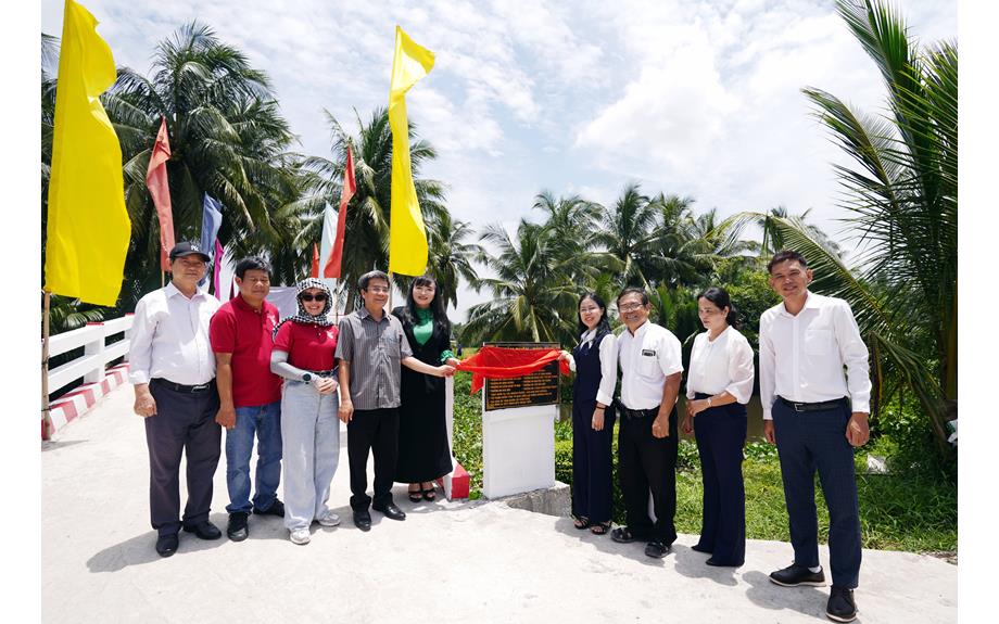 Trường Đại học Thủ Dầu Một cùng Khối thi đua 17 hoàn thành Cầu tình nghĩa Vàm Buôn – Xóm Chòi